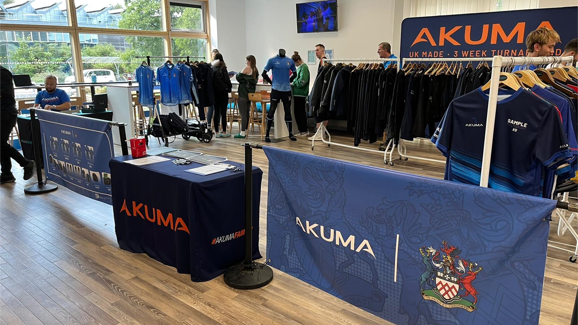 A photo of an Akuma sizing session in the SU